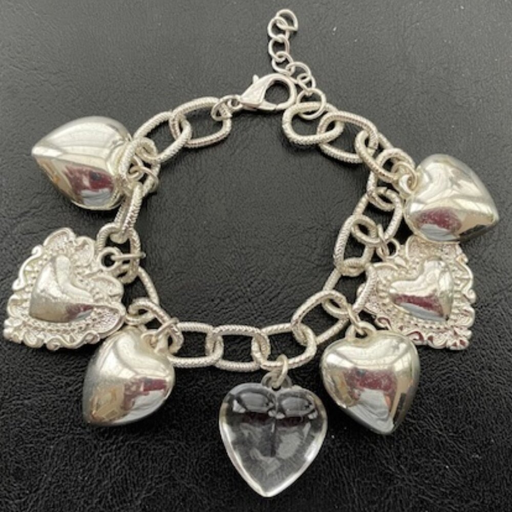 Silver tone 7 dangling heart charms bracelet. Adjustable